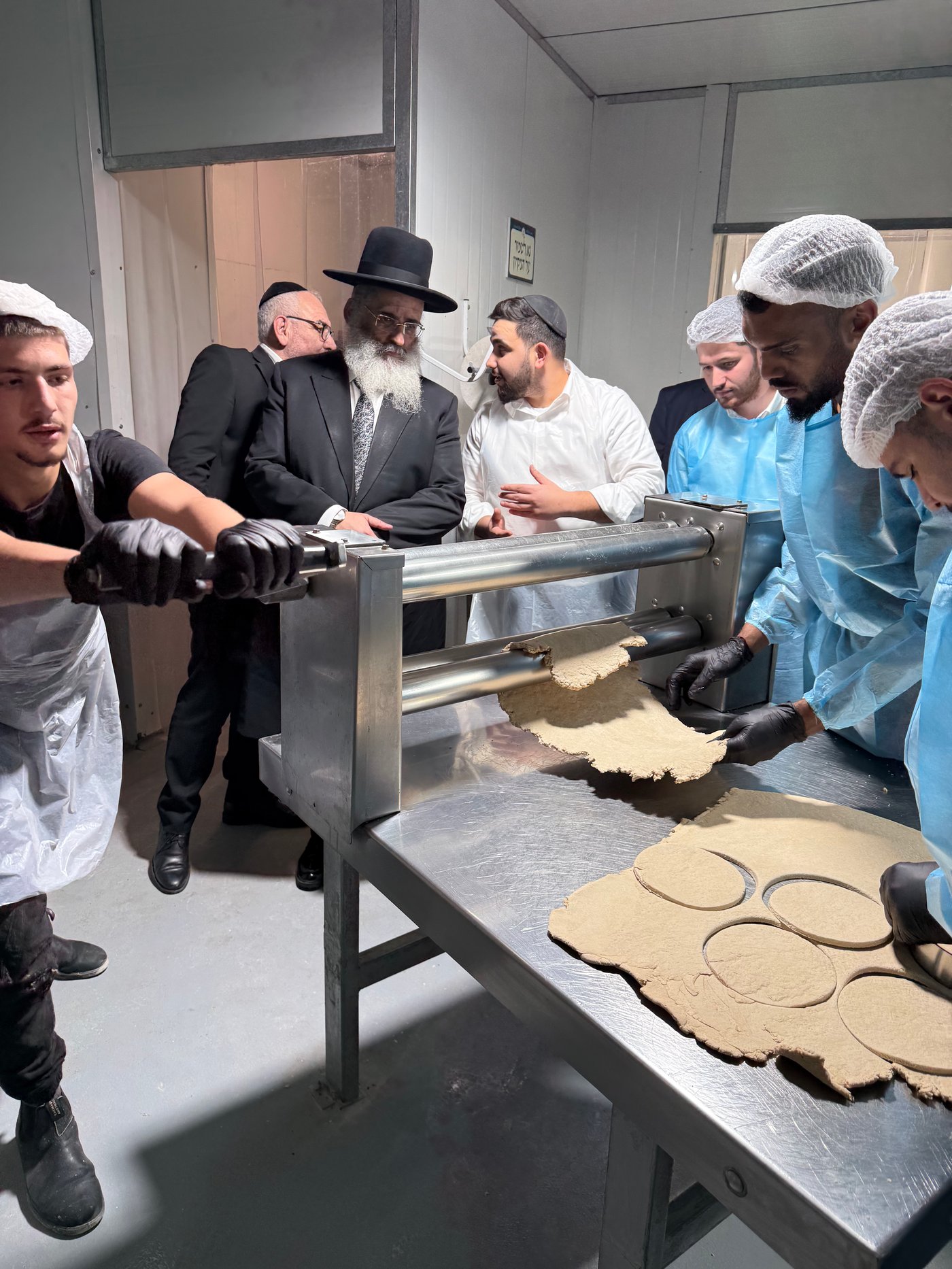 רבי ישראל אברג'ל באפיית מצות חבורה