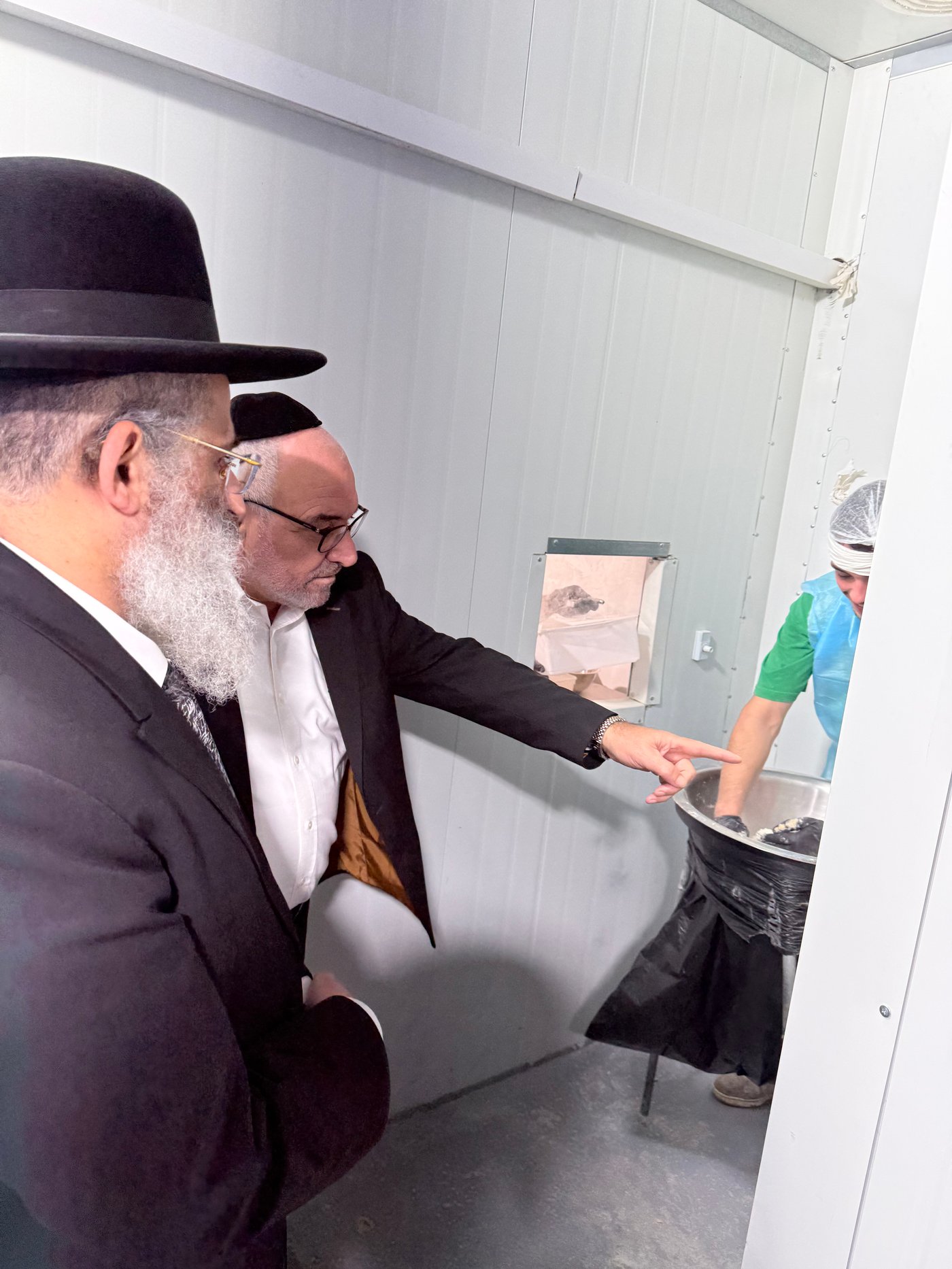 רבי ישראל אברג'ל באפיית מצות חבורה