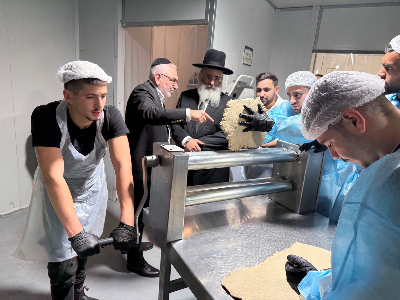 רבי ישראל אברג'ל באפיית מצות חבורה