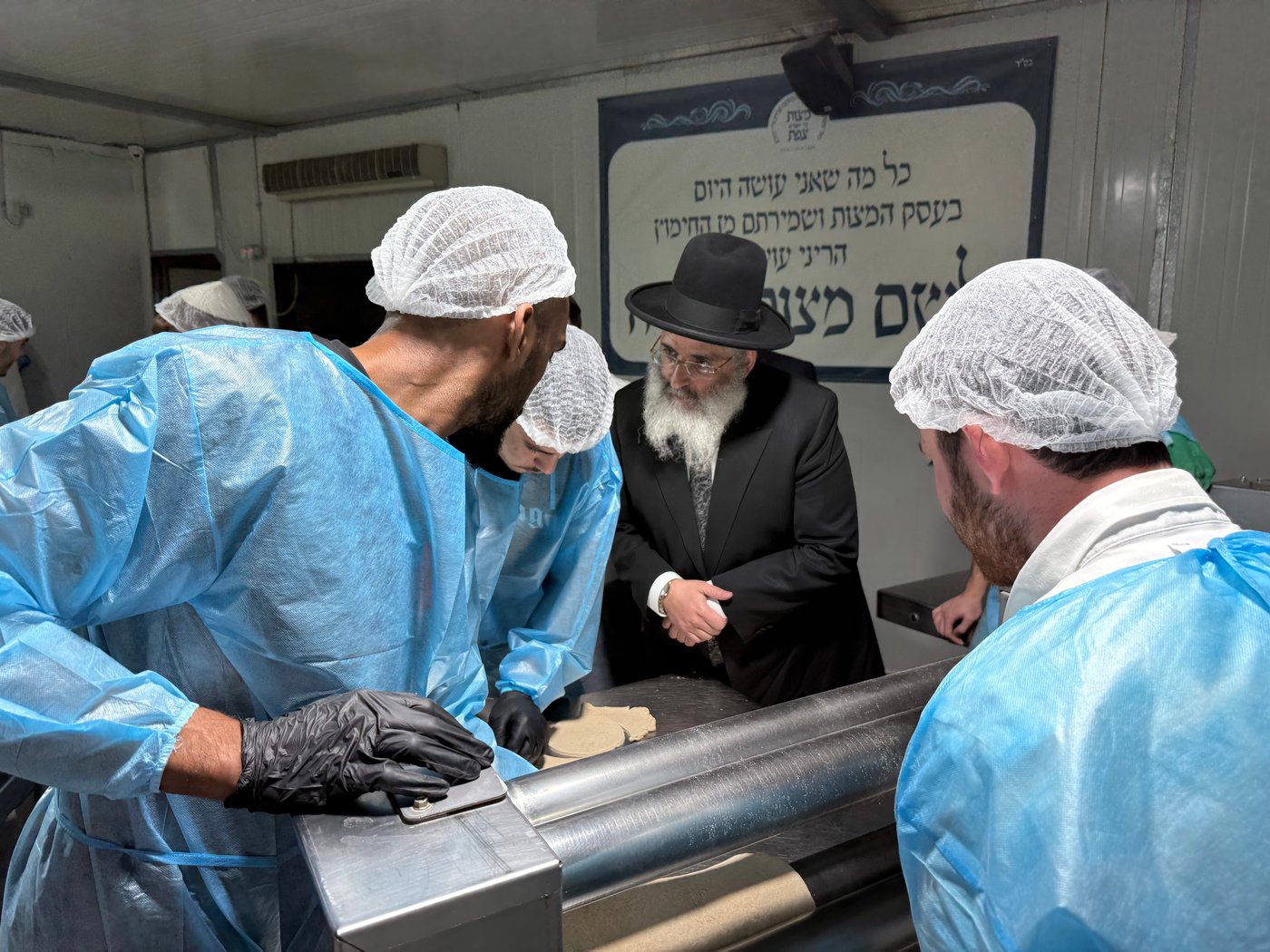 רבי ישראל אברג'ל באפיית מצות חבורה