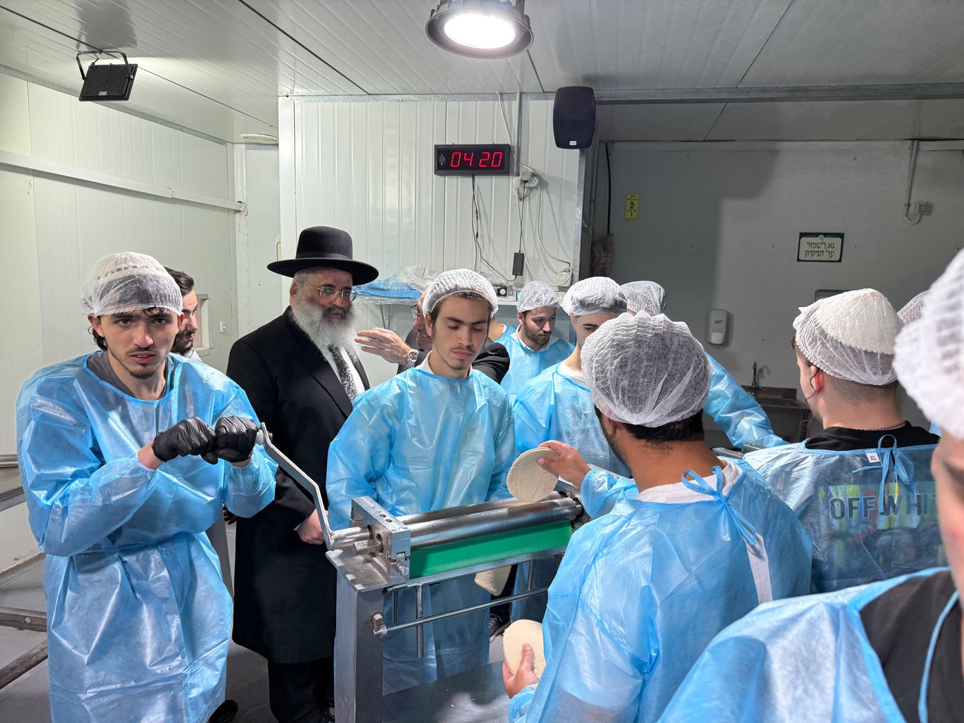 רבי ישראל אברג'ל באפיית מצות חבורה