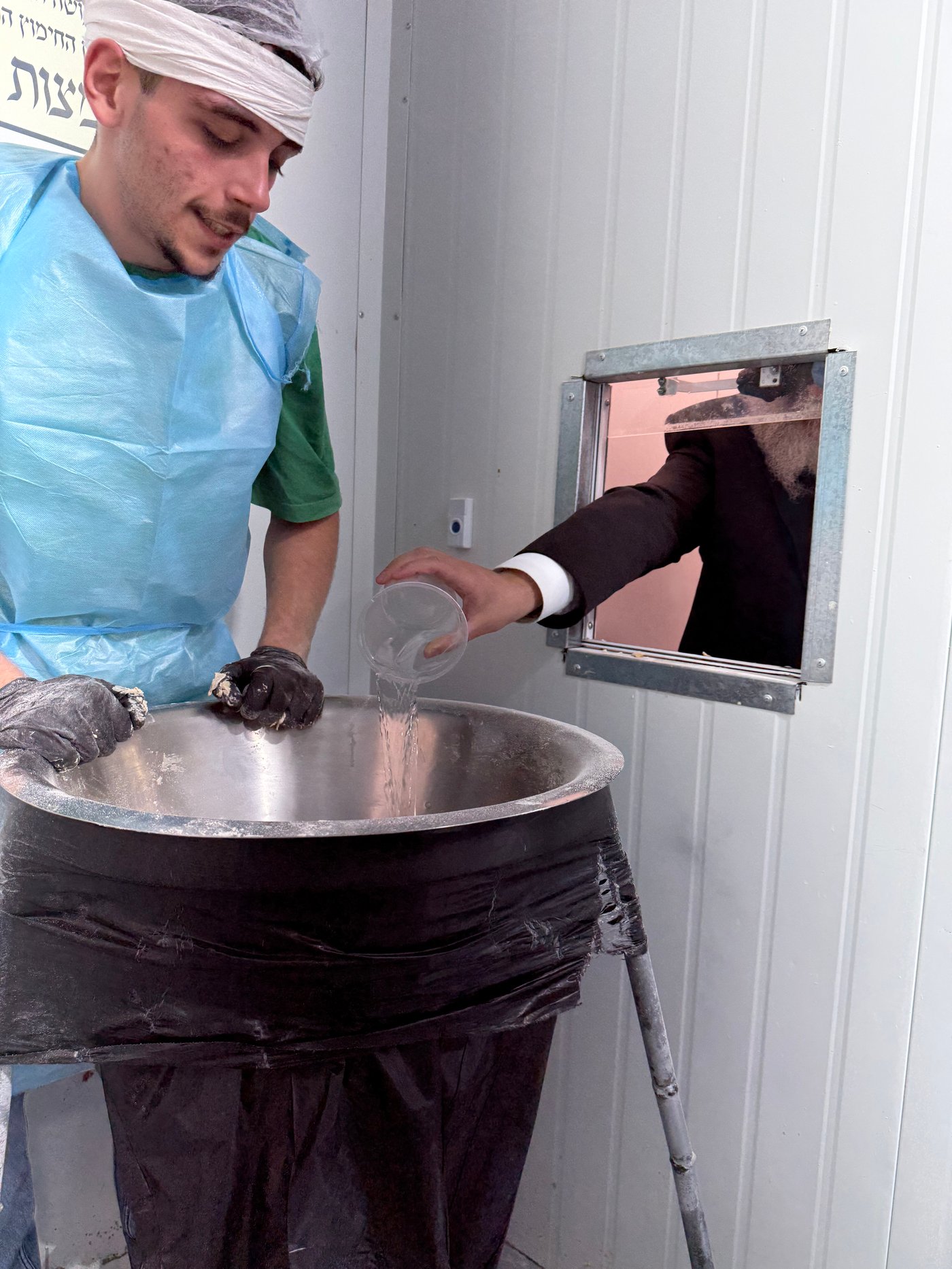 רבי ישראל אברג'ל באפיית מצות חבורה