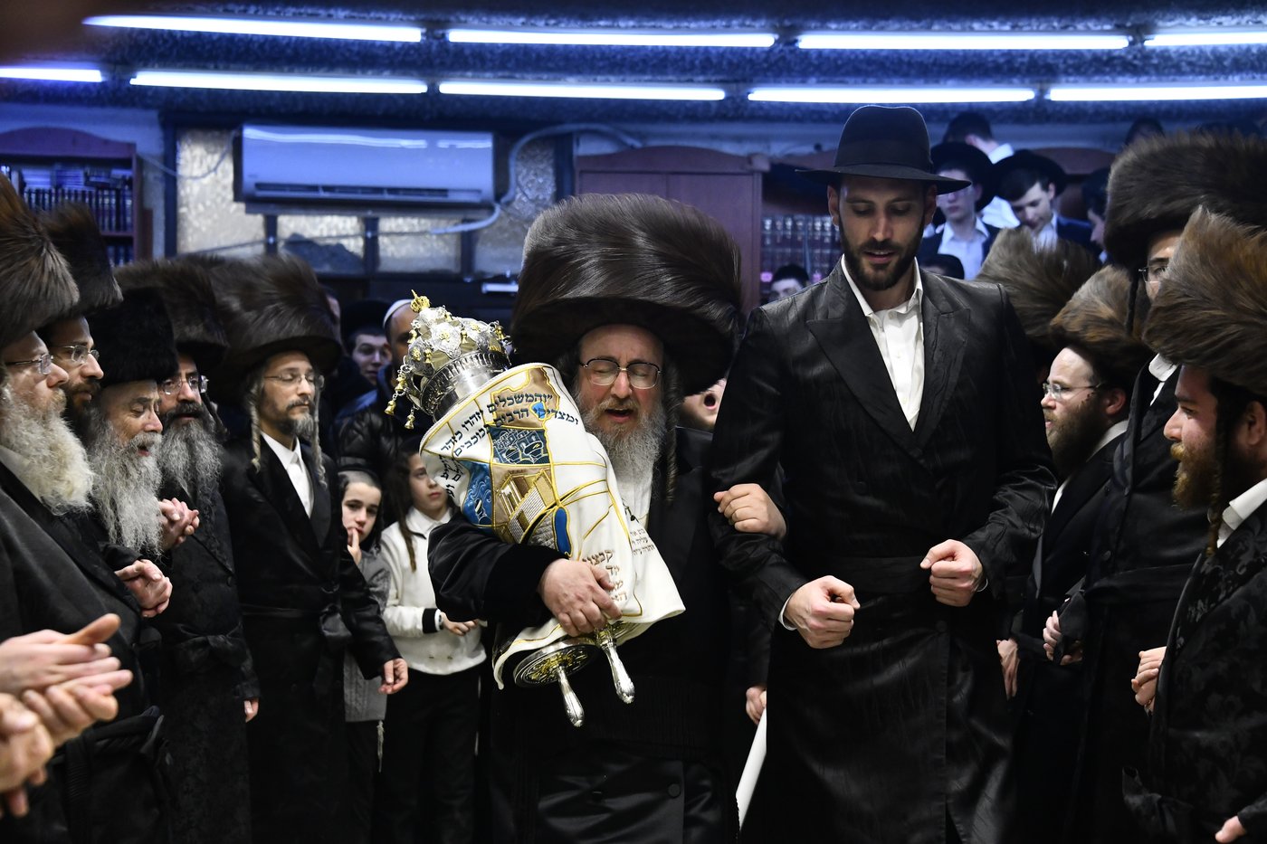 הכנסת ס"ת בביאלה ב"ב