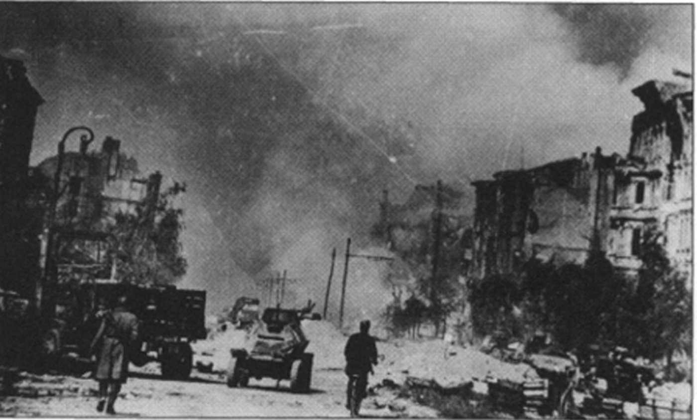 חיילים סובייטים ברחובות קינגסברג