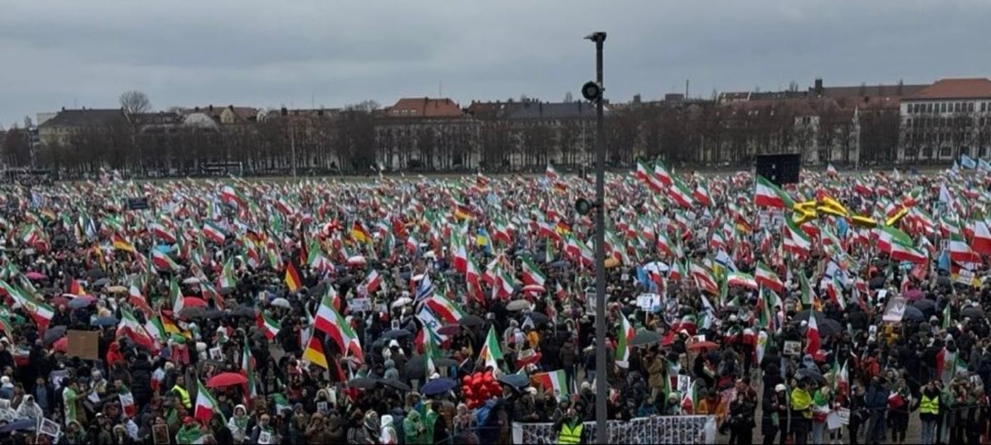 250,000 בני אדם ודגלי ישראל: הפגנה היסטורית בגרמניה נגד משטר האייתולות