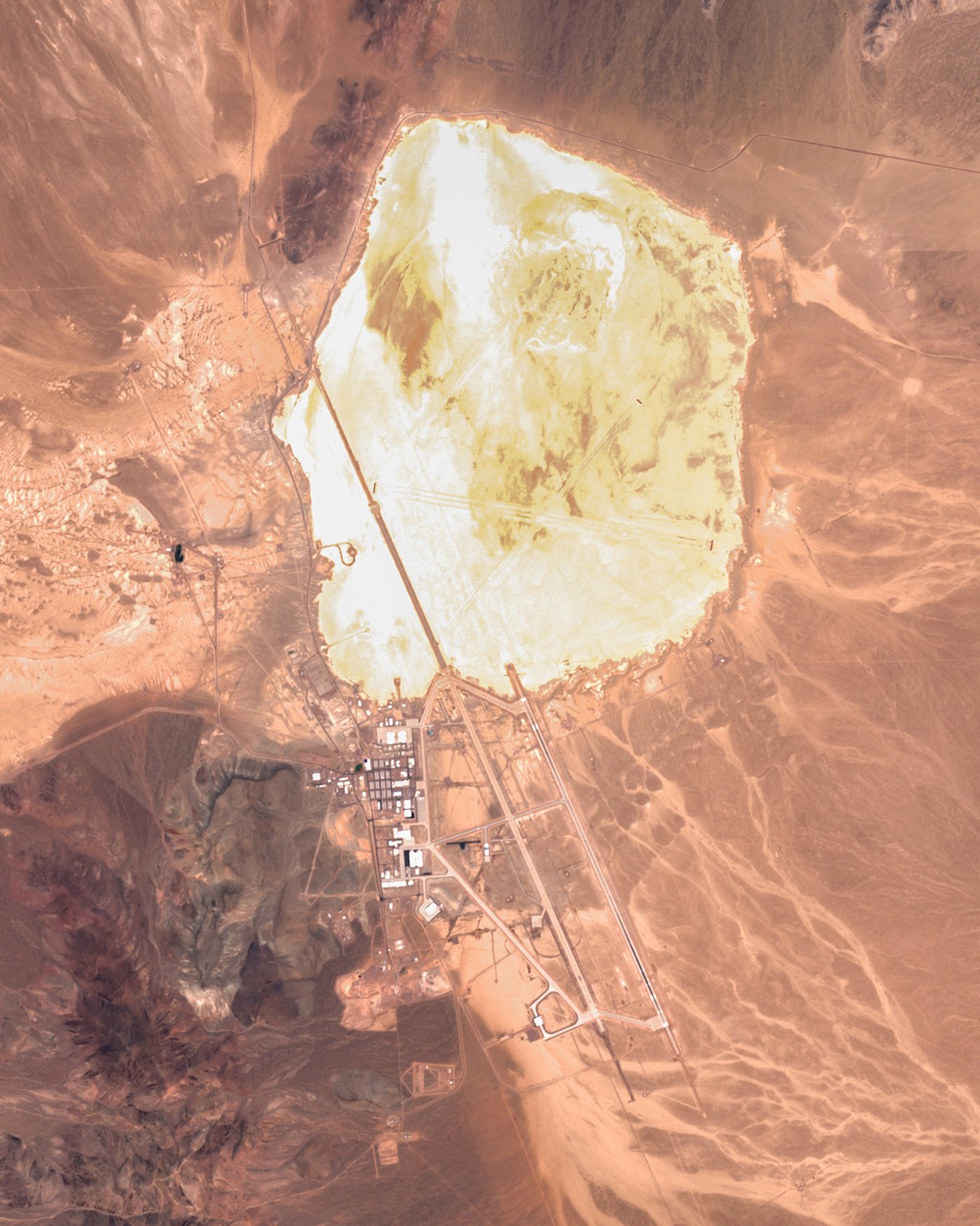 "אזור 51" (Area 51) נבאדה - בסיס חיל הואייר של ארה"ב