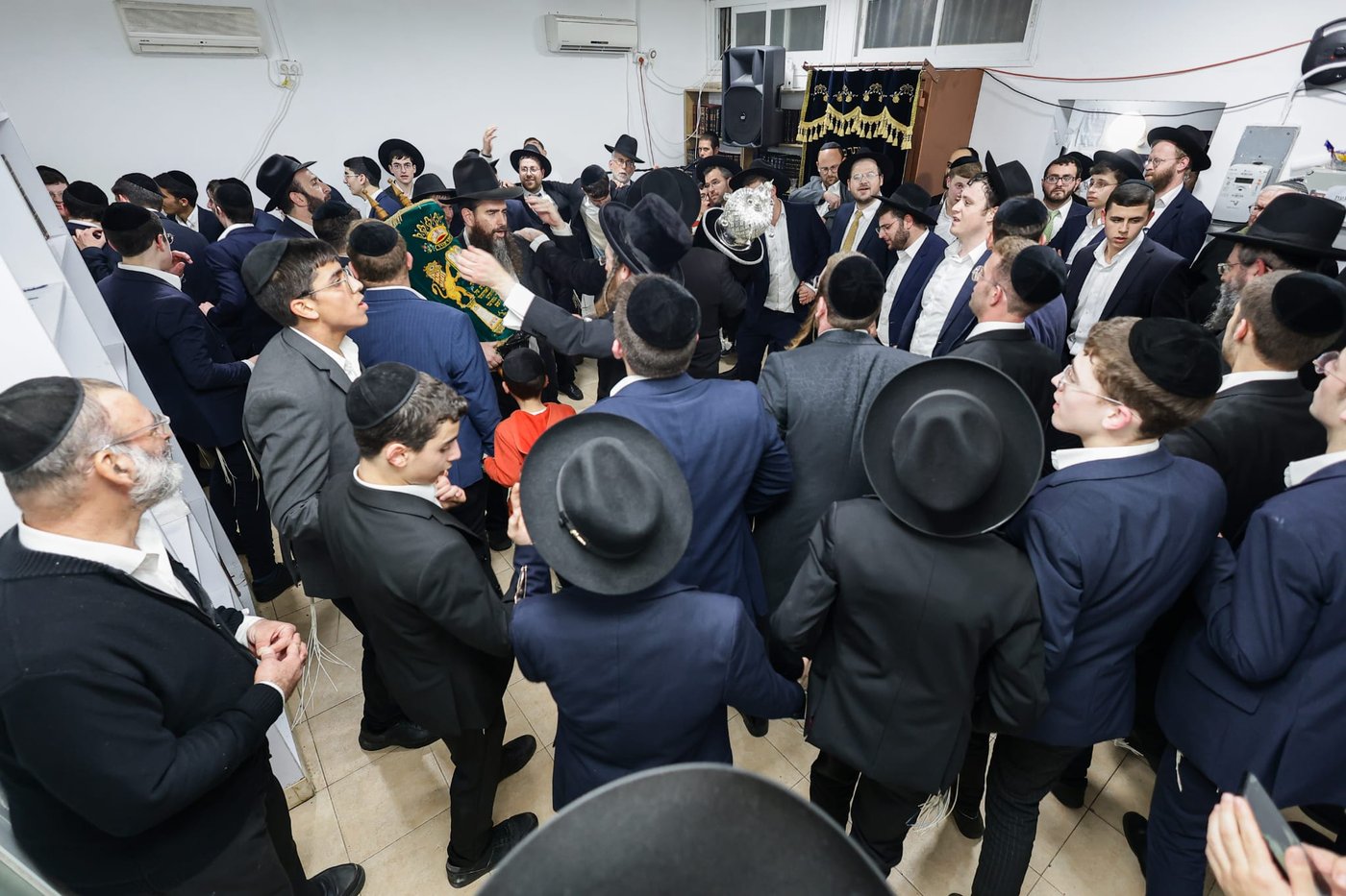 הכנסת ספר תורה ל'דרך אמונה' בקרית אתא