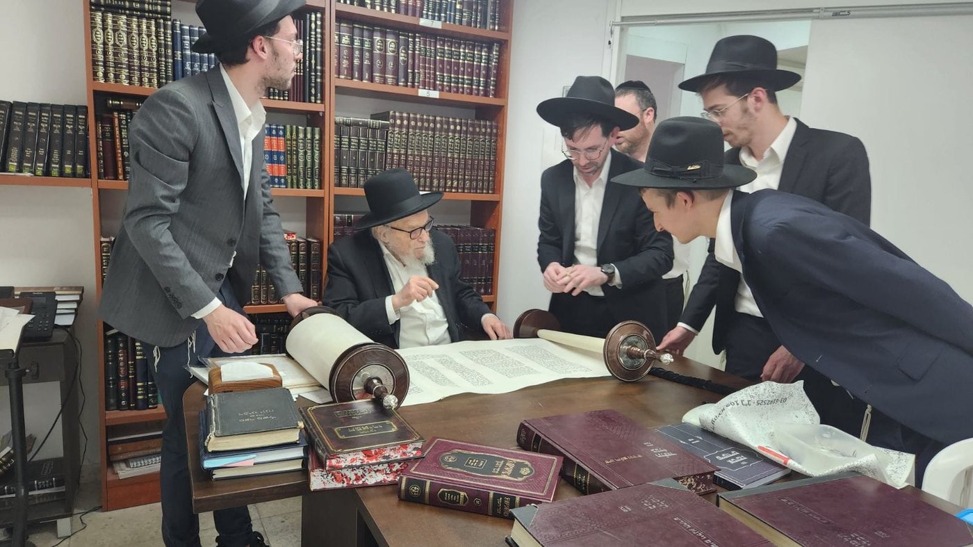 הכנסת ספר תורה ל'דרך אמונה' בקרית אתא