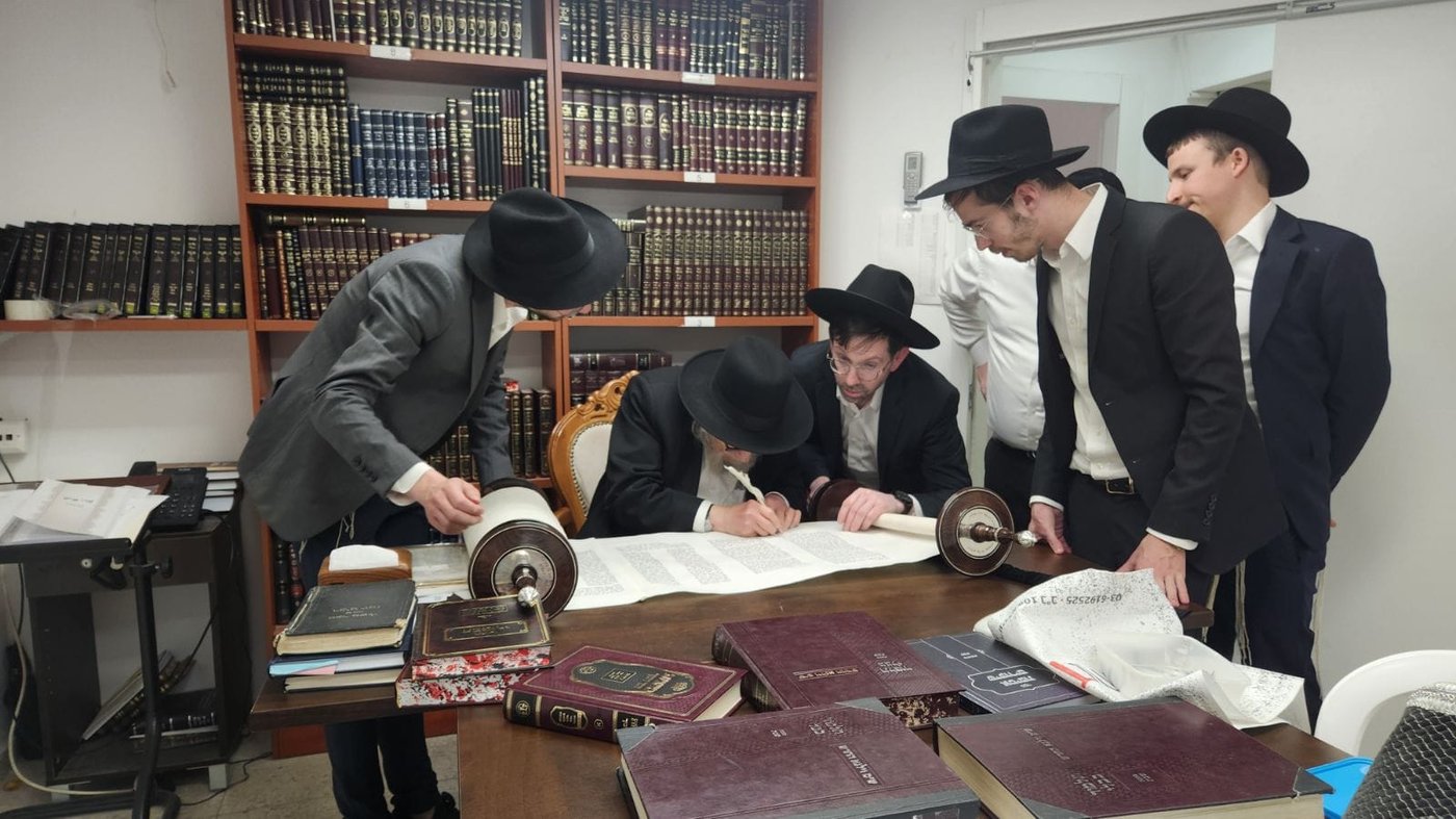 הכנסת ספר תורה ל'דרך אמונה' בקרית אתא