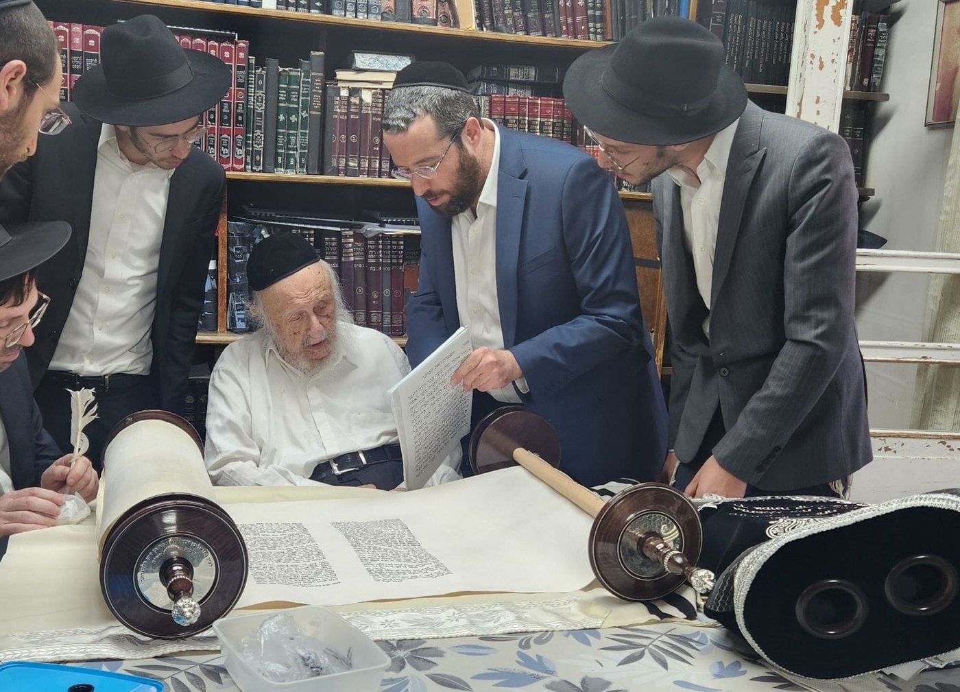 הכנסת ספר תורה ל'דרך אמונה' בקרית אתא