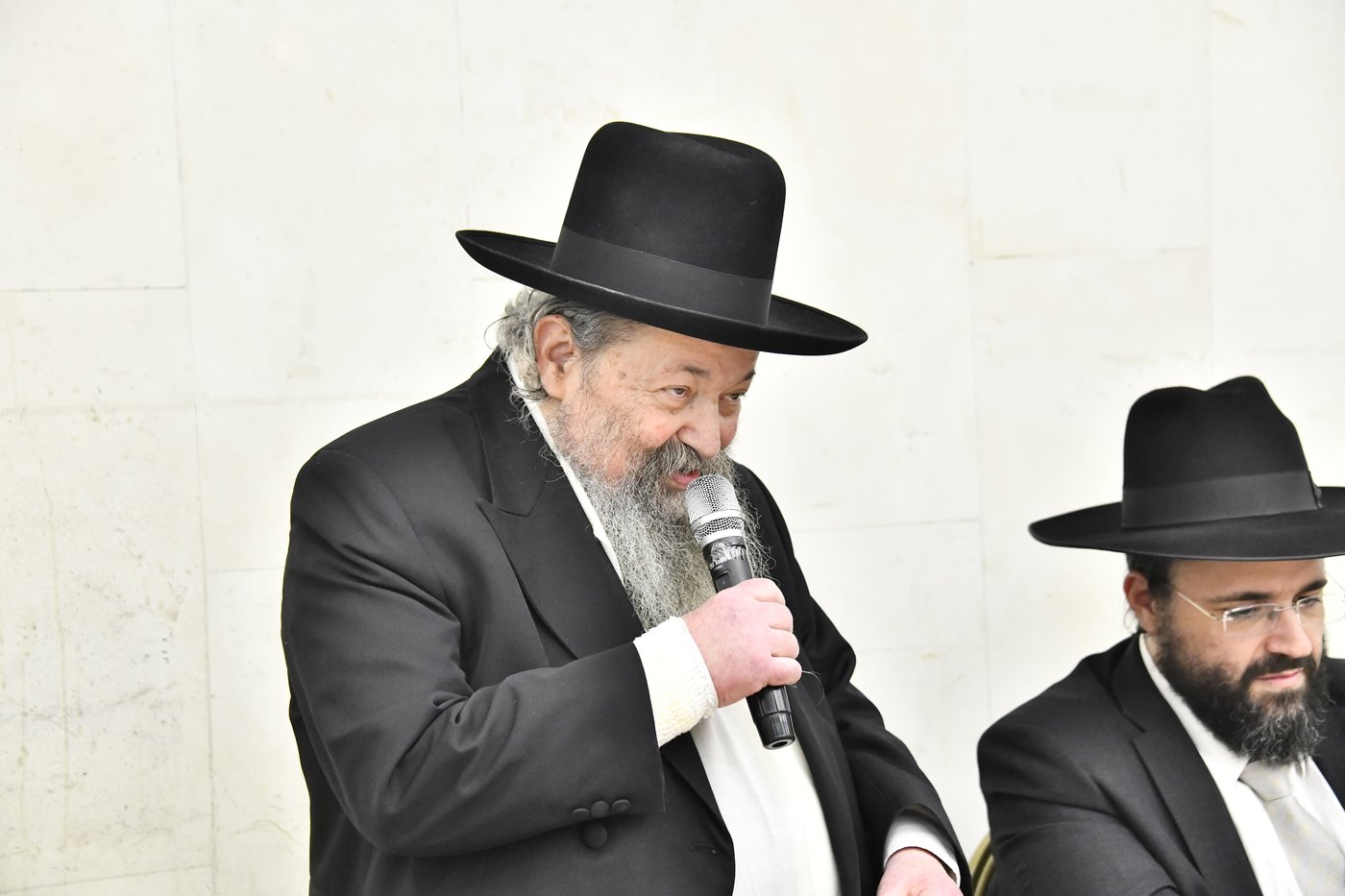 שמחת האירוסין בבאר יעקב - שכר שכיר