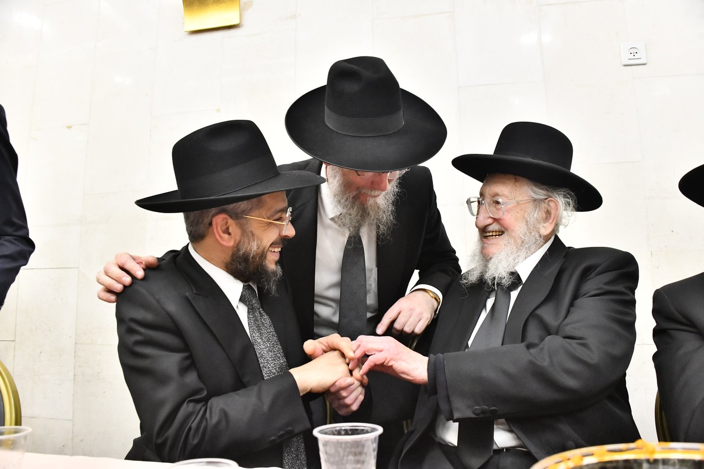 שמחת האירוסין בבאר יעקב - שכר שכיר