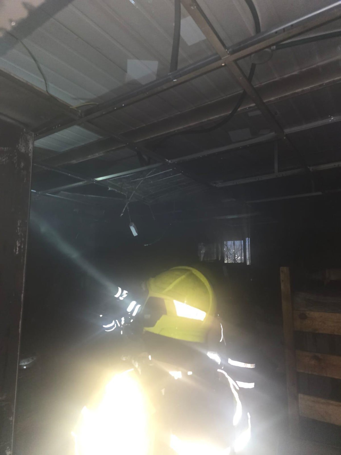 דרמה בישיבת 'כנסת ישראל': שריפה פרצה בפנימייה, התלמידים חולצו מהמבנה