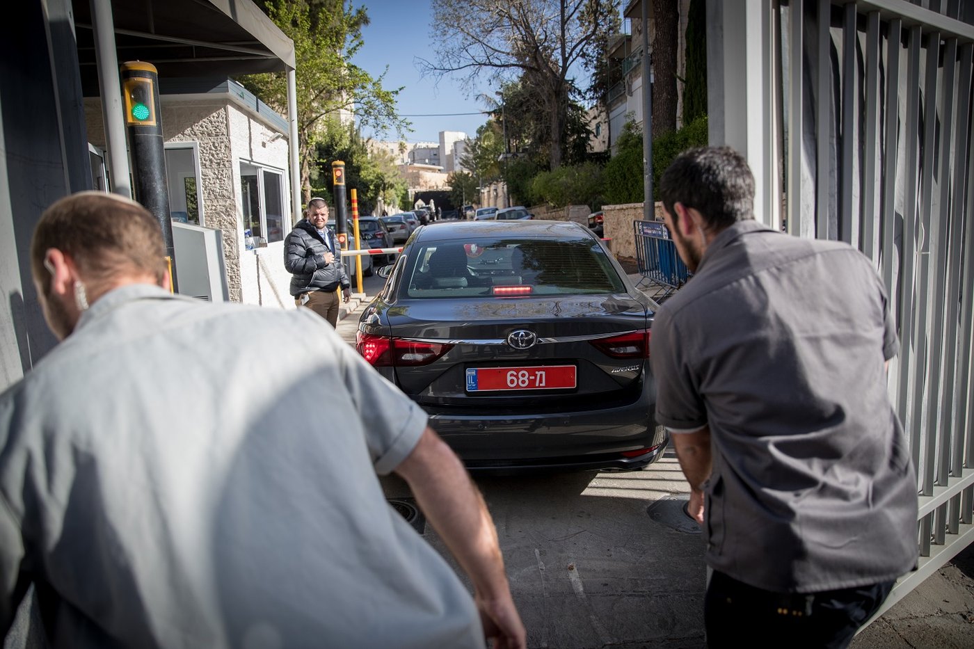 מאבטחי ראש הממשלה בכניסה למעונו | ארכיון