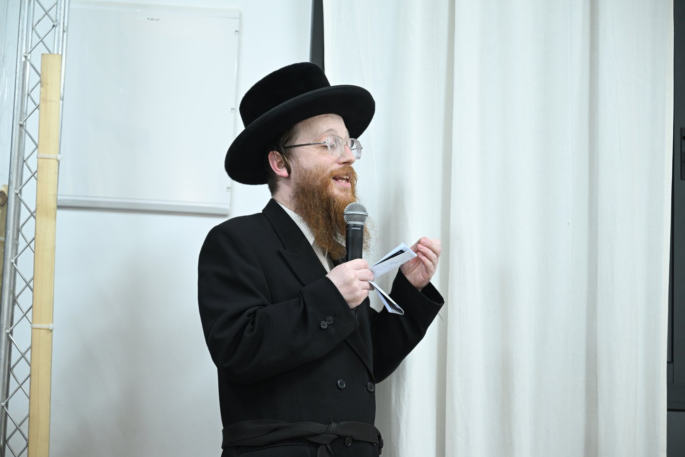 סעודת ר"ח אדר אצל האדמו"ר מויז'ניץ