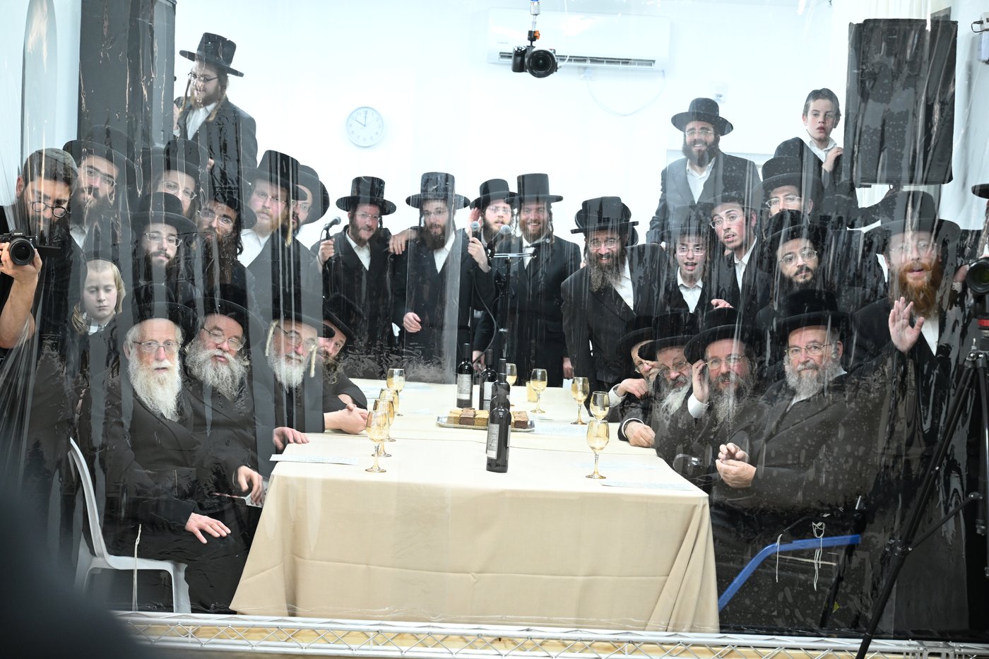 סעודת ר"ח אדר אצל האדמו"ר מויז'ניץ