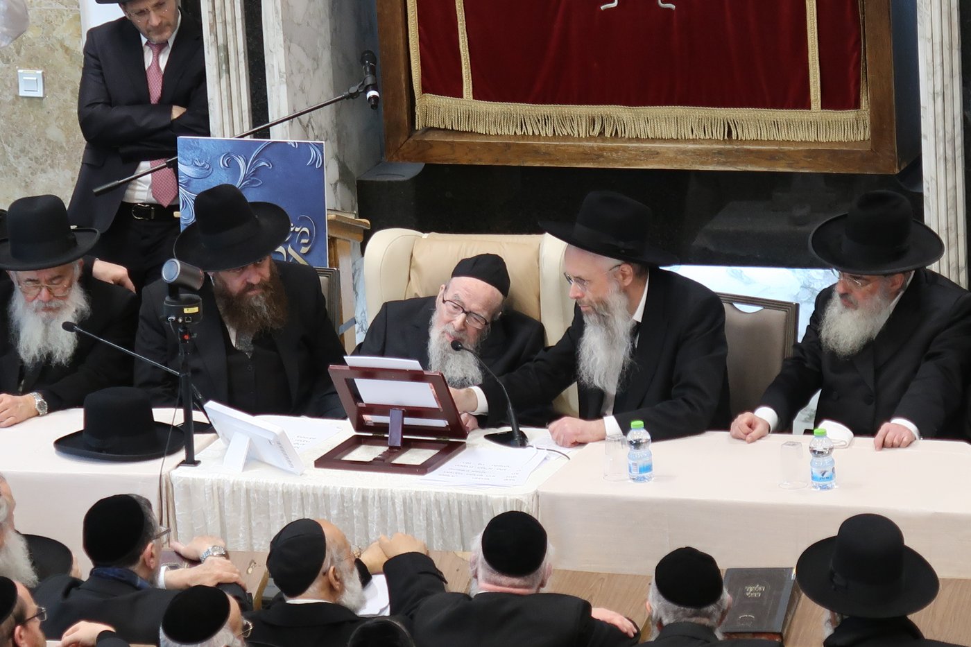 הגר"י עדס בכנס הבוגרים של ישיבת "קול יעקב"