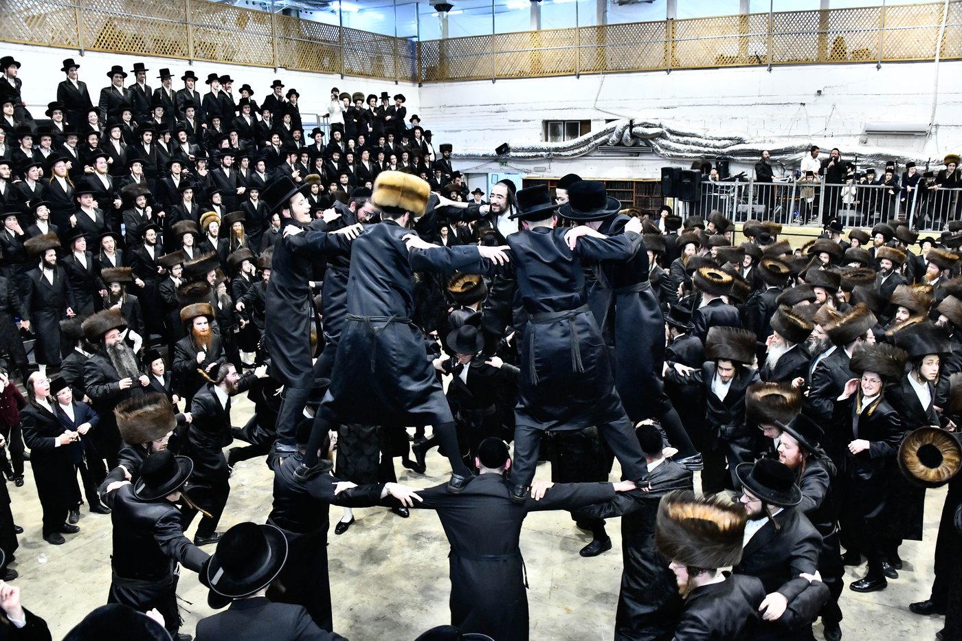 שמחת בית מכנובקא בעלזא - מעליץ - ביאלה ישרי לב