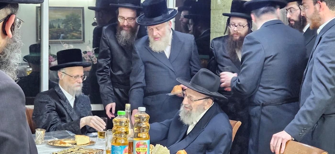 הרב משה פרקש ז"ל עם בילחט"א רבו, האדמו"ר מסערט ויז'ניץ