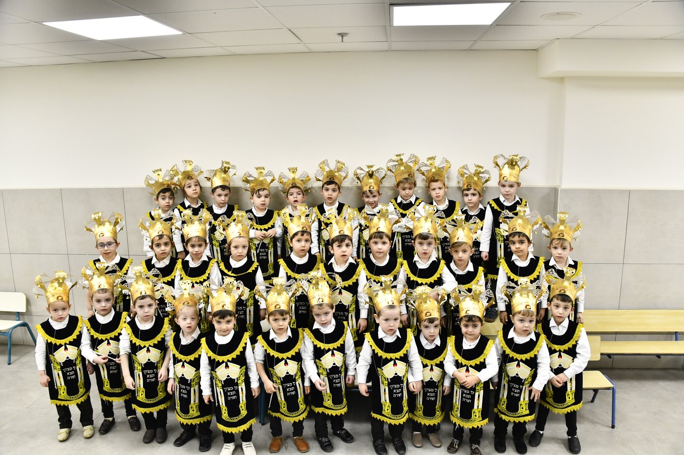 ילדי חדרי תורה מחופשים