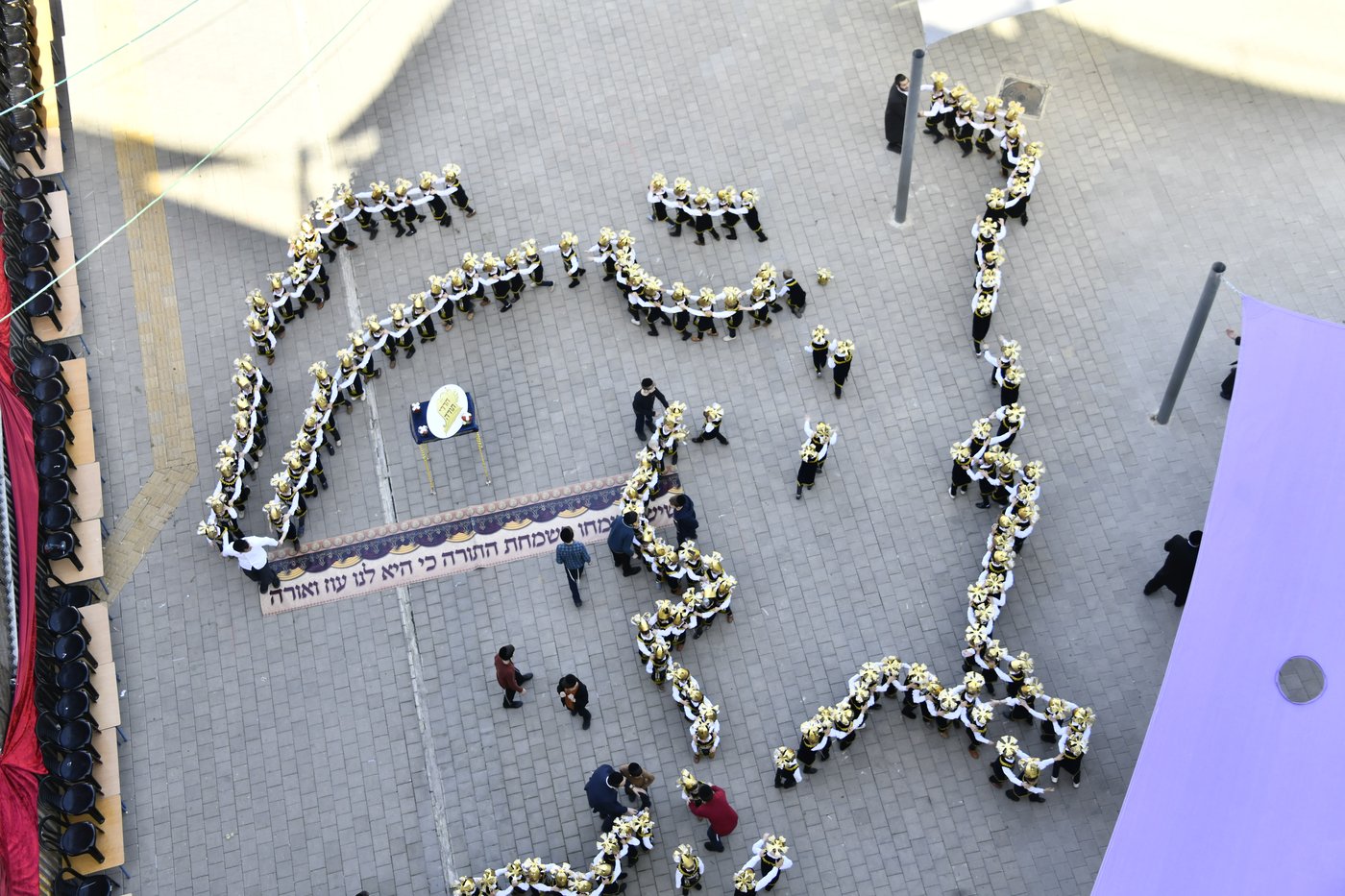 ילדי חדרי תורה מחופשים