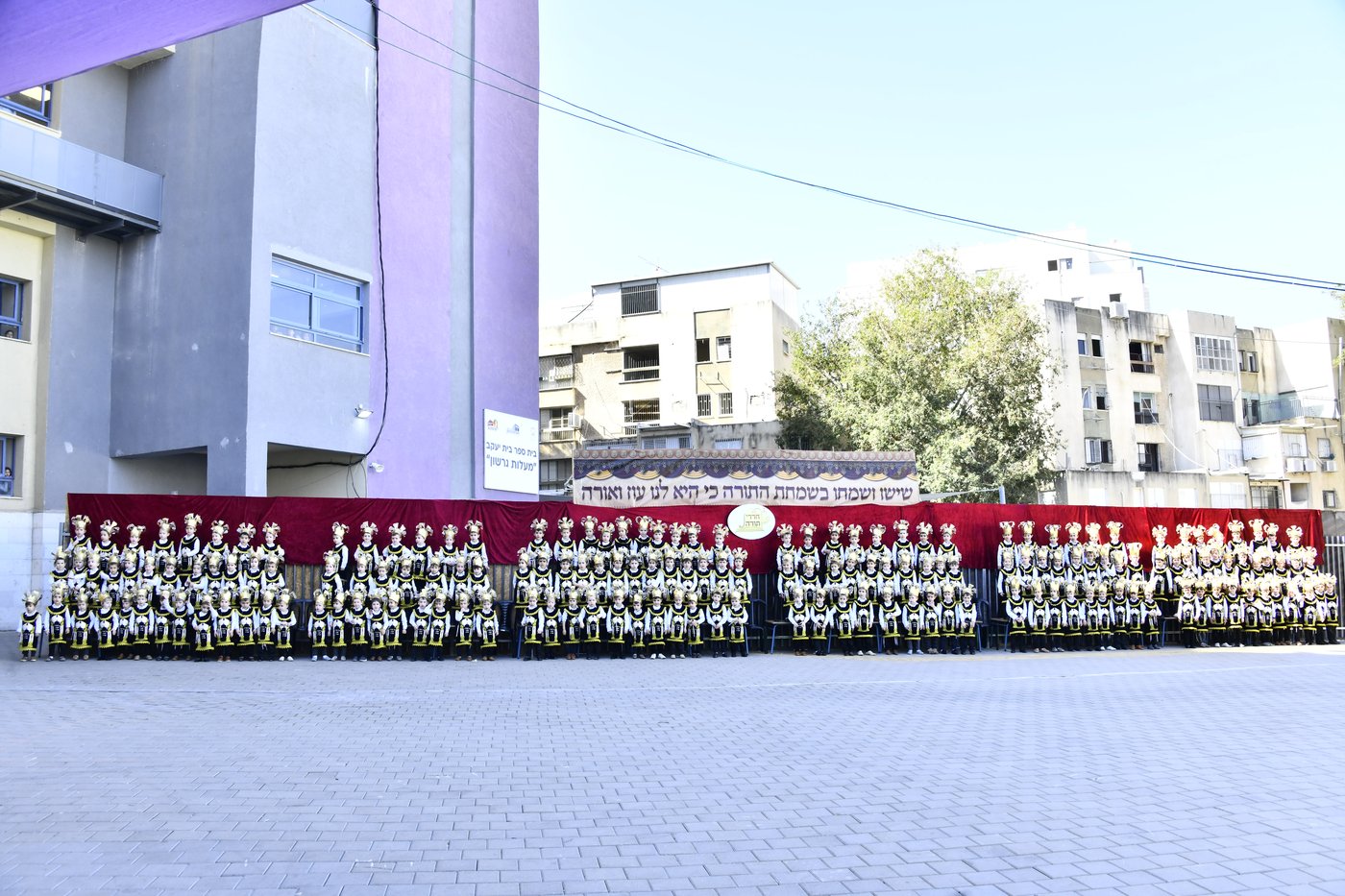 ילדי חדרי תורה מחופשים