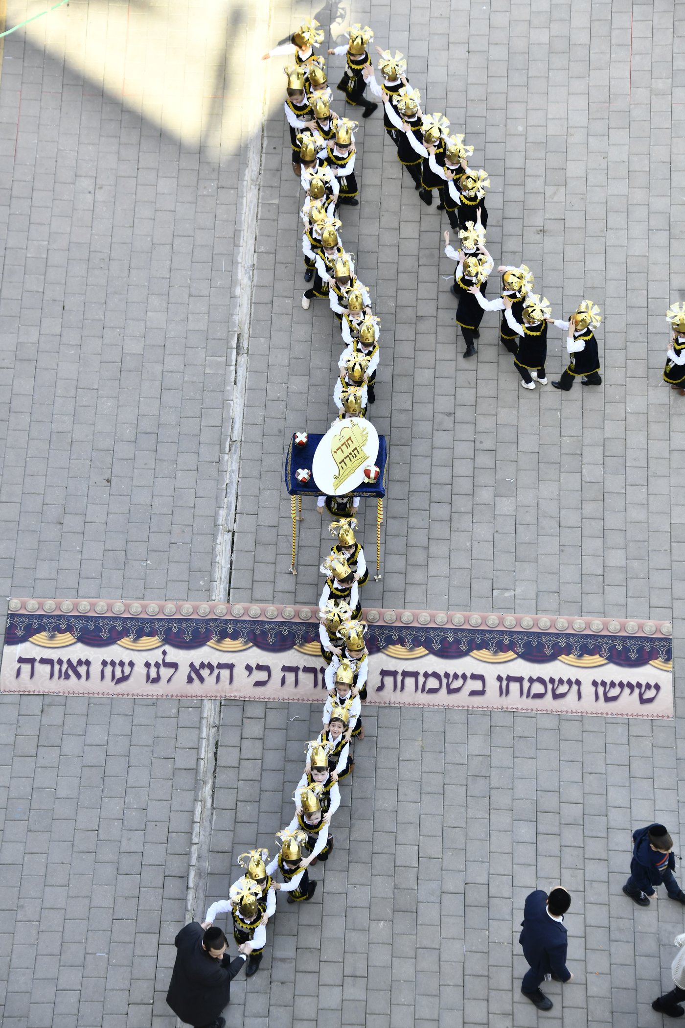 ילדי חדרי תורה מחופשים