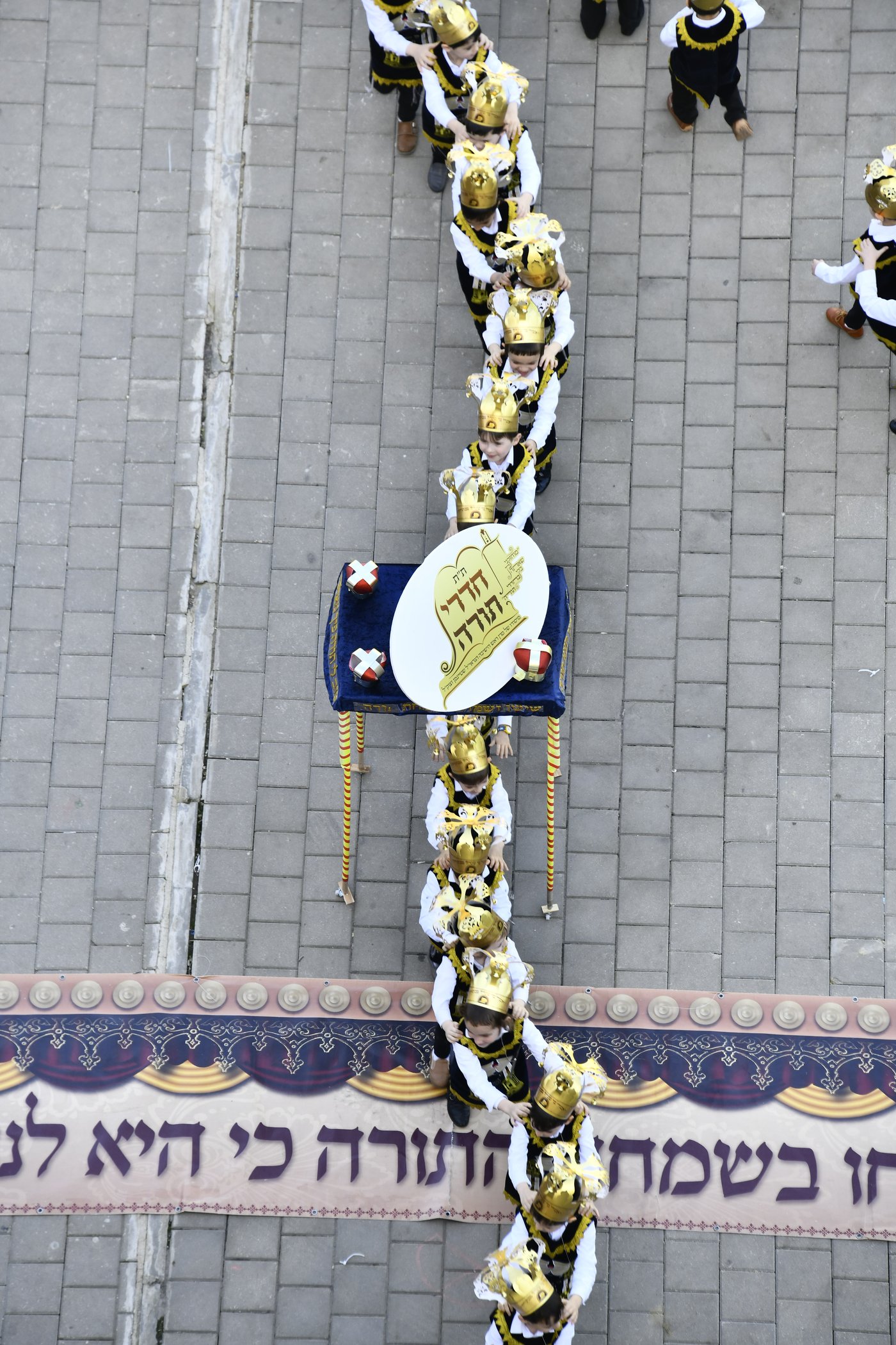 ילדי חדרי תורה מחופשים