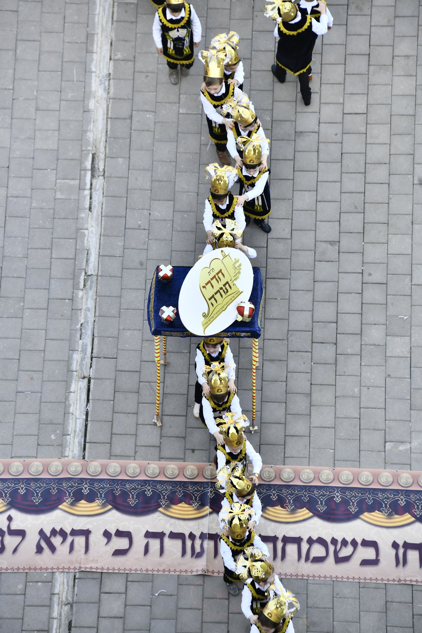 ילדי חדרי תורה מחופשים