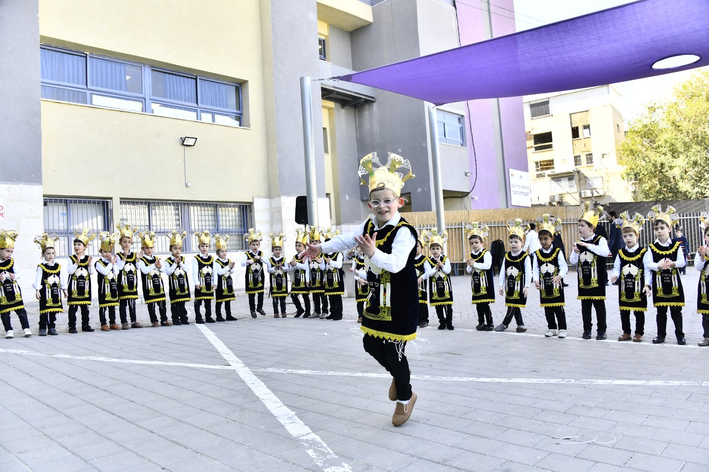 ילדי חדרי תורה מחופשים