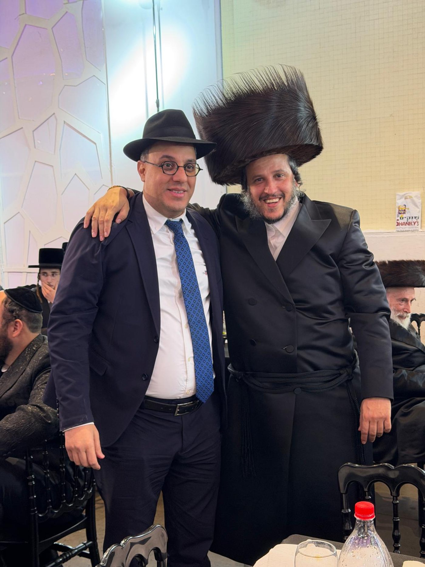 עם בכירים מעולם הרפואה: העסקן החסידי חיתן את בנו, כולם התייצבו | גלריה