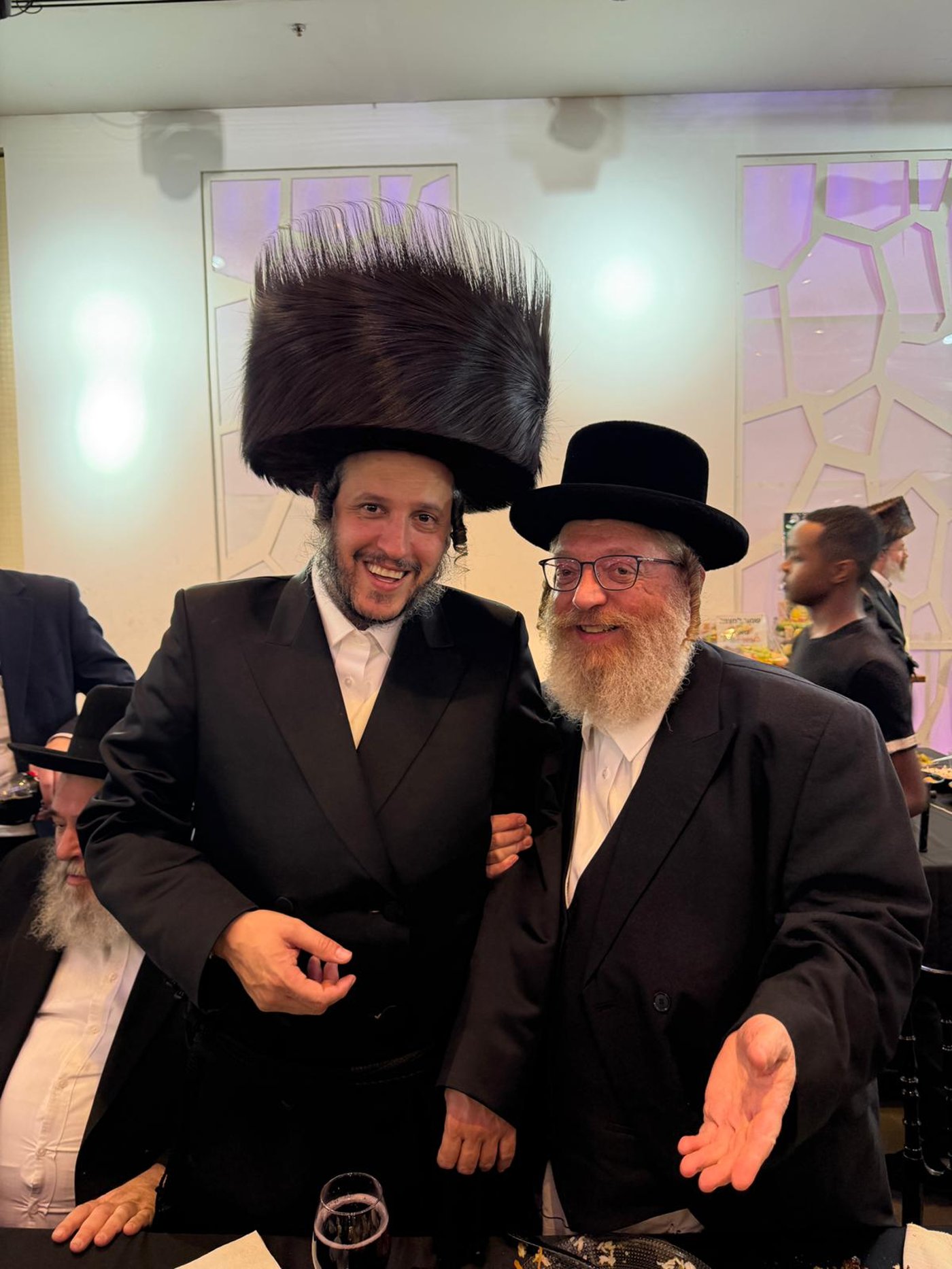 עם בכירים מעולם הרפואה: העסקן החסידי חיתן את בנו, כולם התייצבו | גלריה