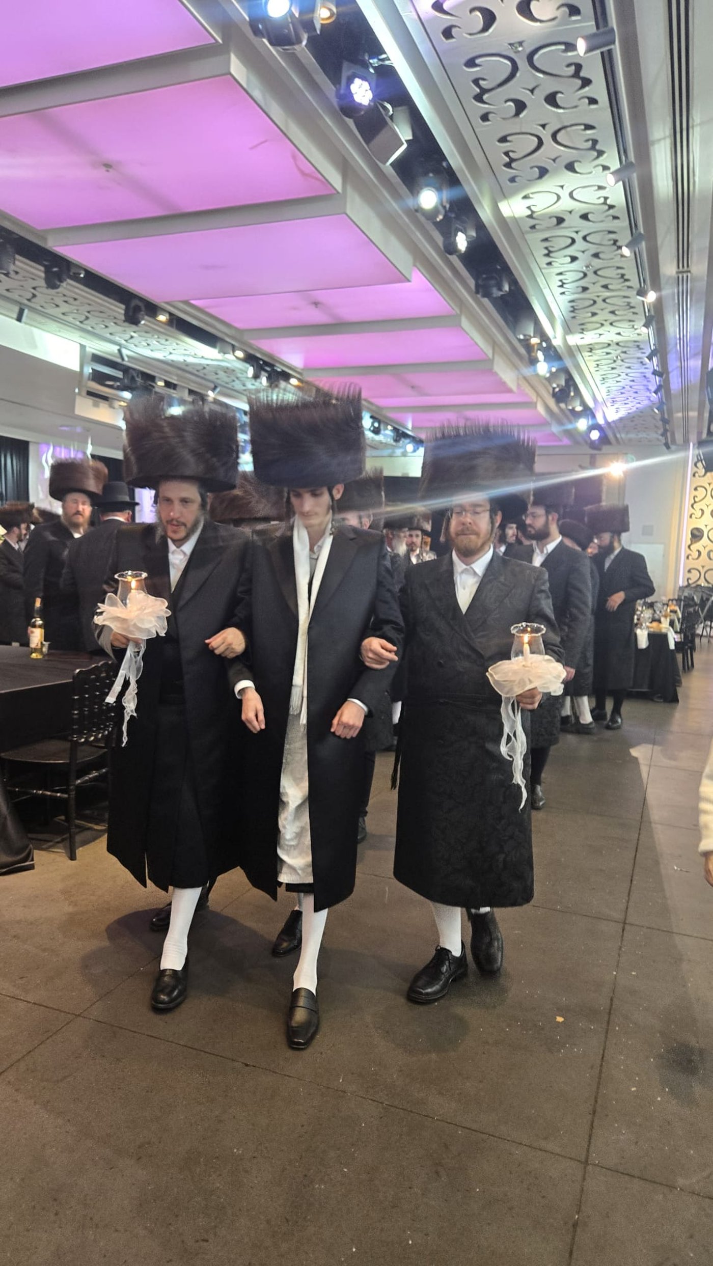 עם בכירים מעולם הרפואה: העסקן החסידי חיתן את בנו, כולם התייצבו | גלריה