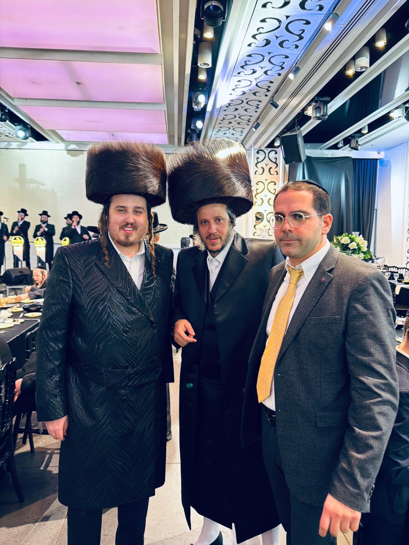 עם בכירים מעולם הרפואה: העסקן החסידי חיתן את בנו, כולם התייצבו | גלריה