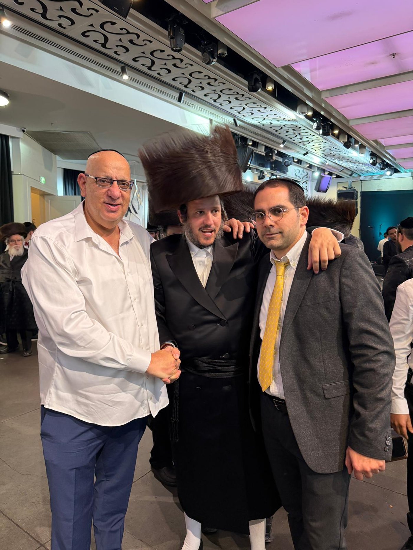 עם בכירים מעולם הרפואה: העסקן החסידי חיתן את בנו, כולם התייצבו | גלריה