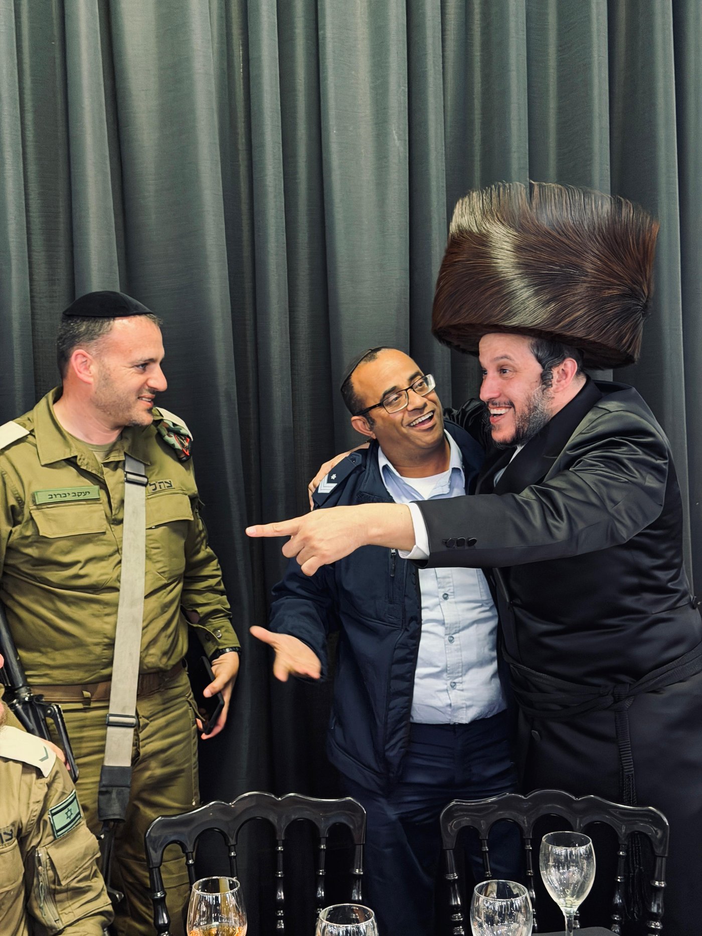 עם בכירים מעולם הרפואה: העסקן החסידי חיתן את בנו, כולם התייצבו | גלריה