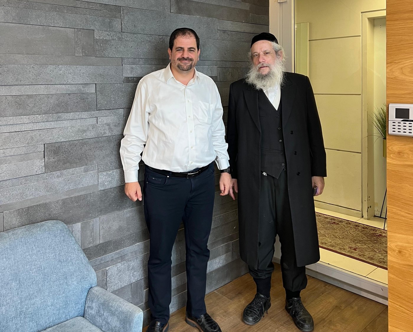 ראש עיריית בני ברק חנוך זייברט בסיור במשרד עורכי הדין יוסף ויצמן