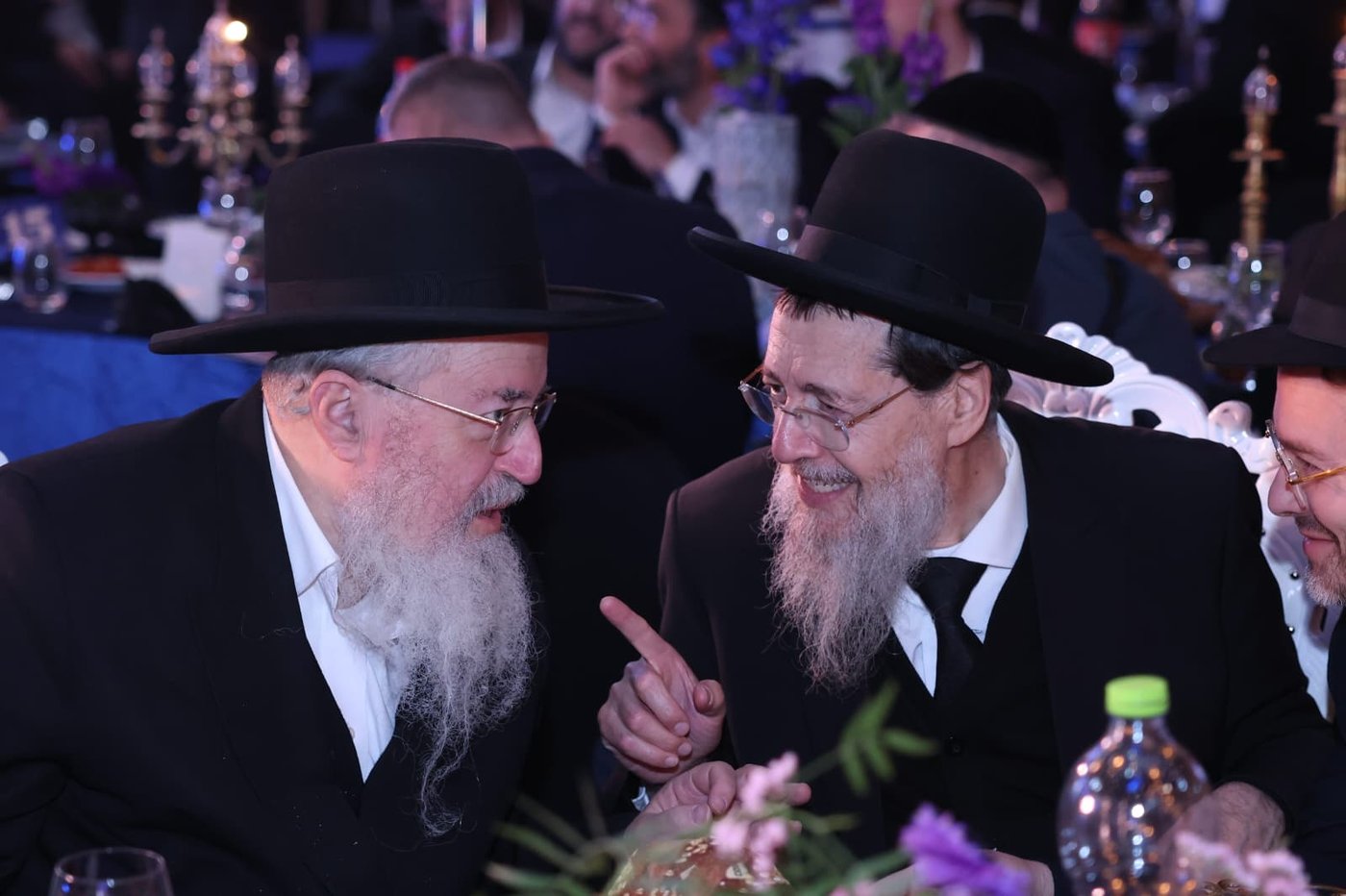 באי הכנס בבניני האומה