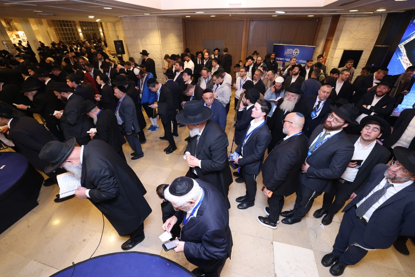 באי הכנס בבניני האומה