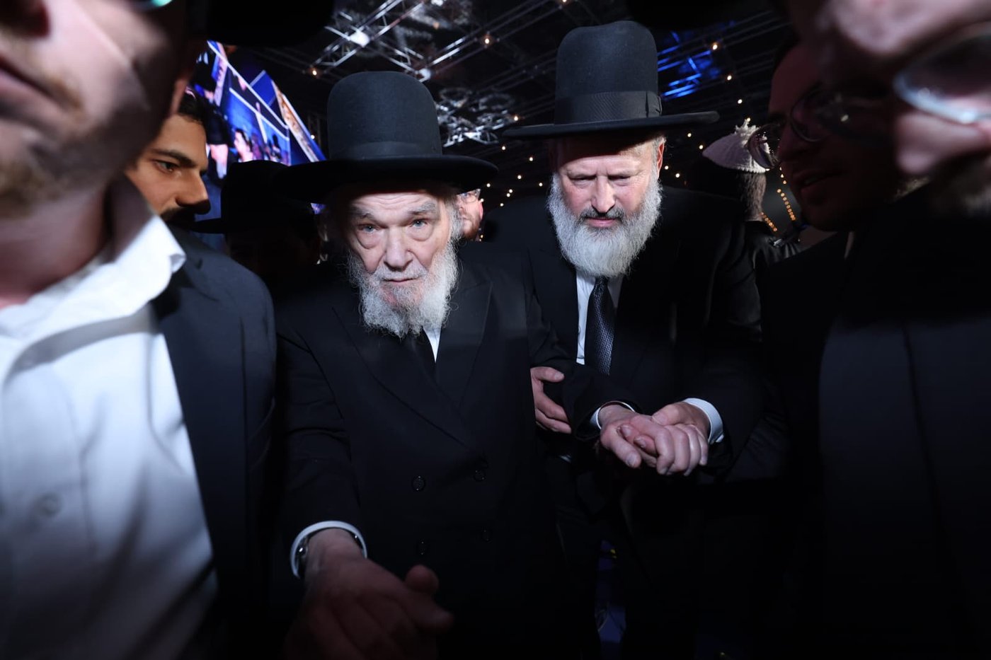 באי הכנס בבניני האומה