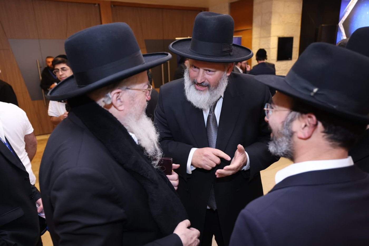 באי הכנס בבניני האומה