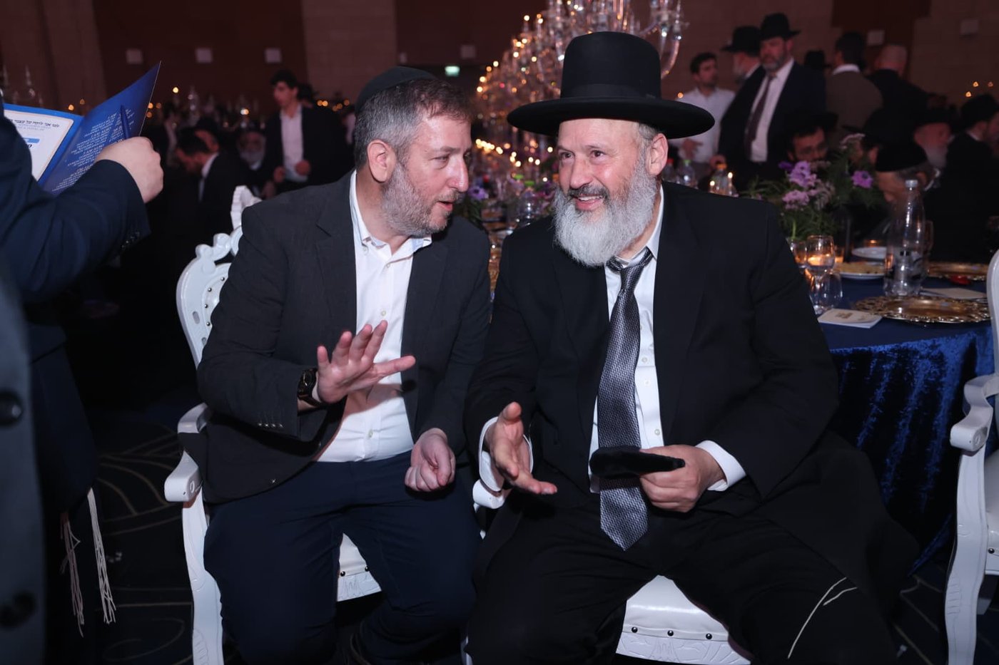 באי הכנס בבניני האומה