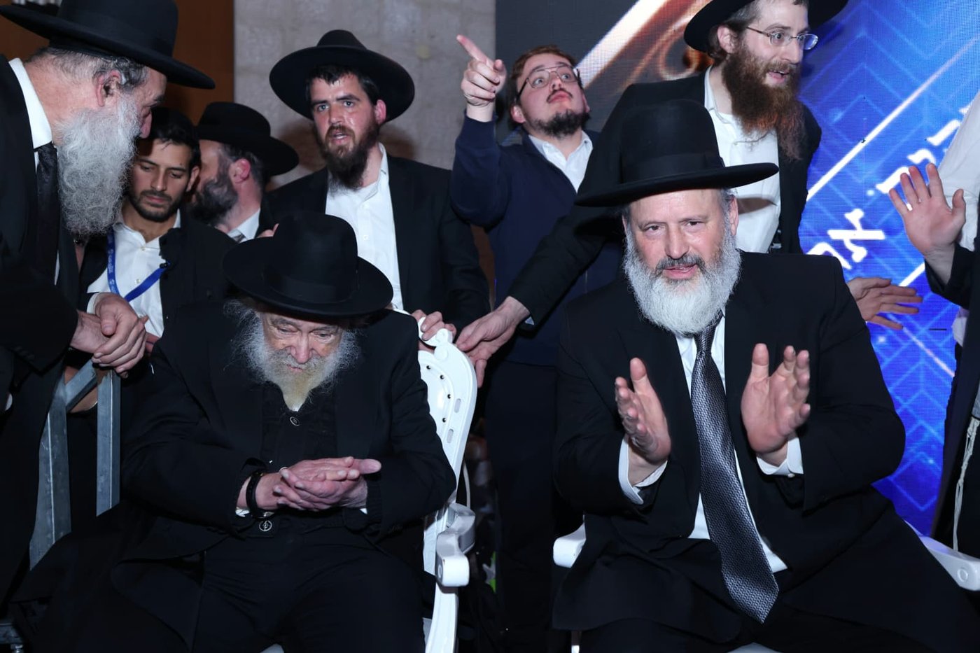 באי הכנס בבניני האומה