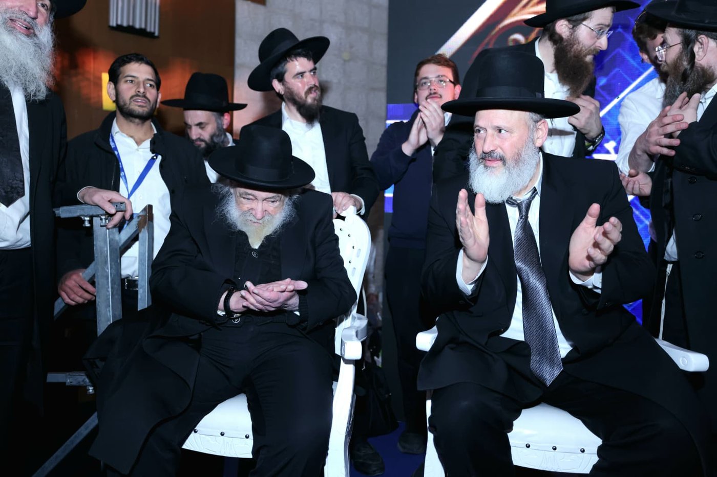 באי הכנס בבניני האומה