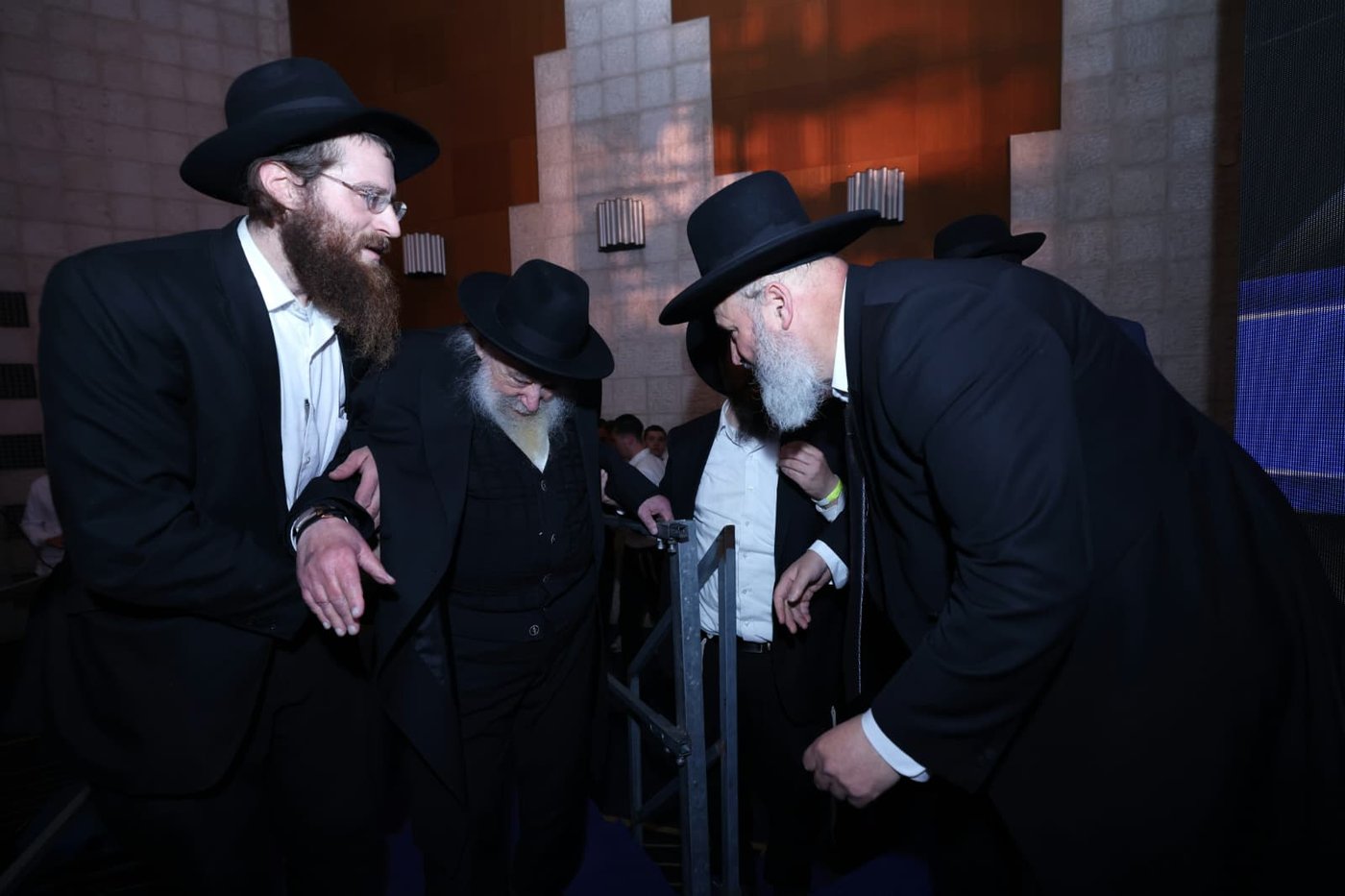 באי הכנס בבניני האומה