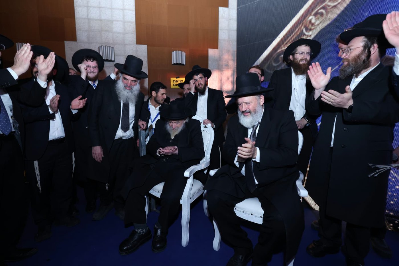 באי הכנס בבניני האומה