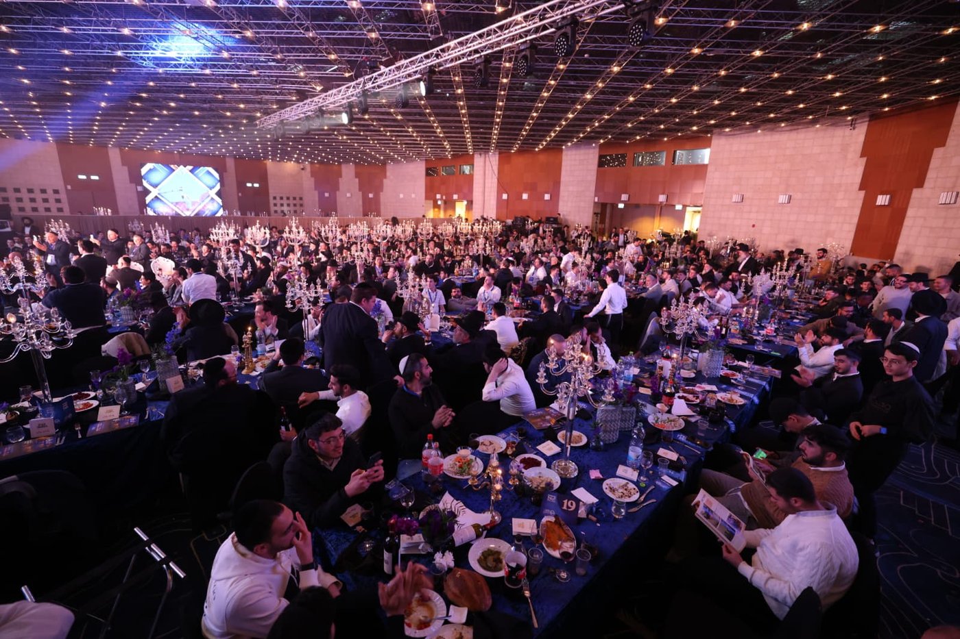 באי הכנס בבניני האומה