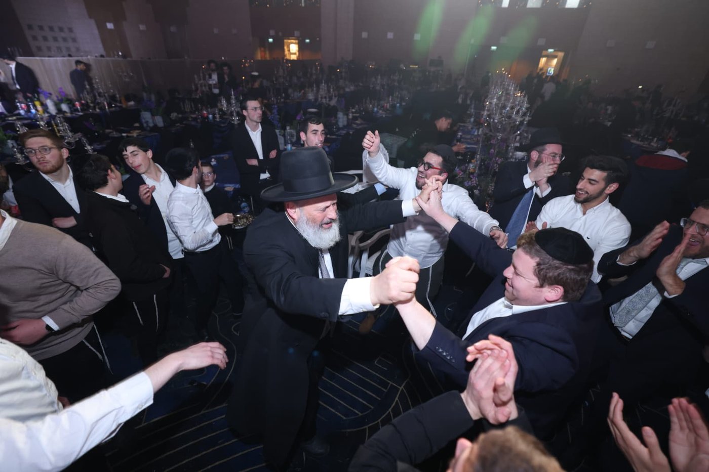 באי הכנס בבניני האומה