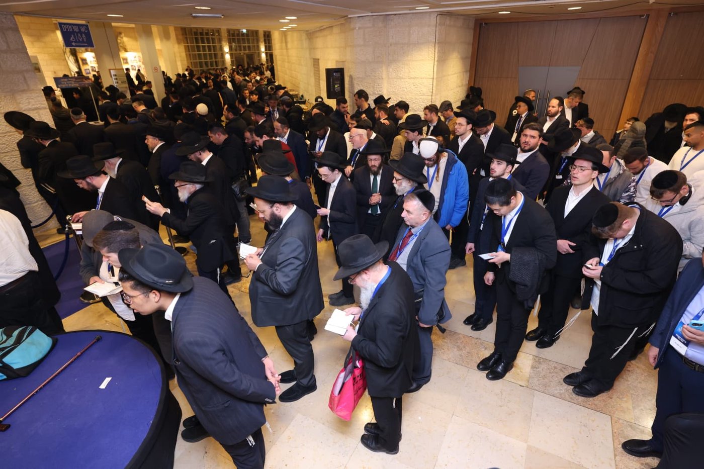 באי הכנס בבניני האומה