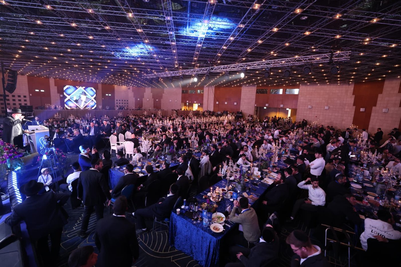 באי הכנס בבניני האומה